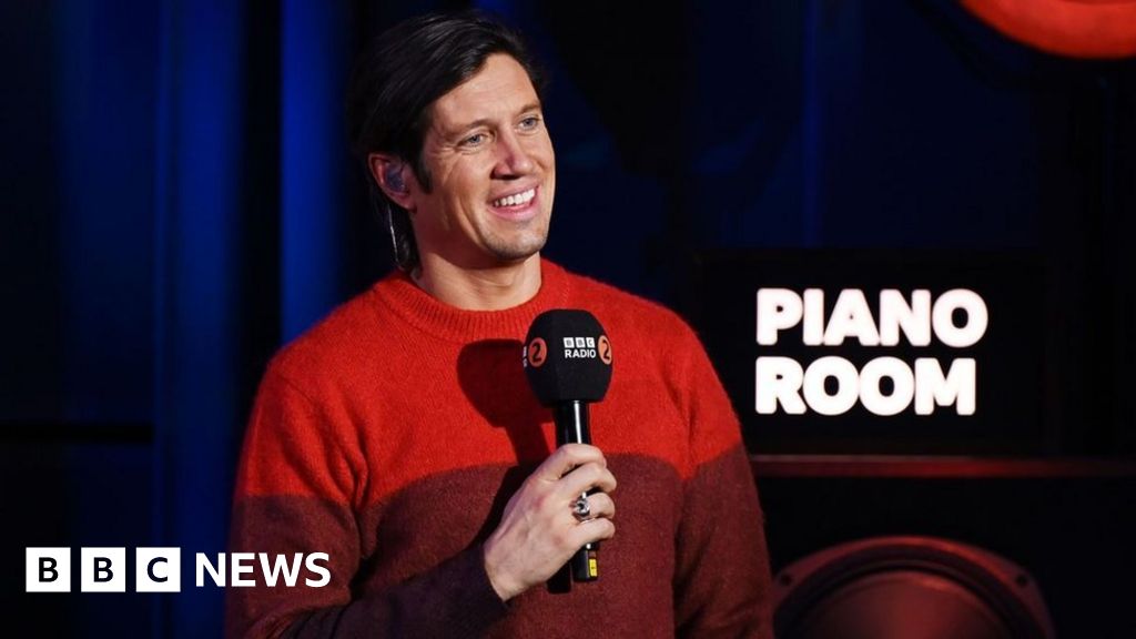 Vernon Kay takes BBC R2's Piano Room on the road
