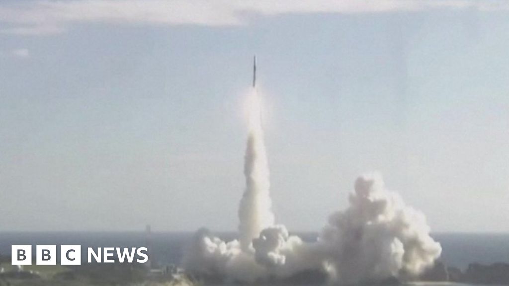 Japan joins race to Moon with successful rocket launch