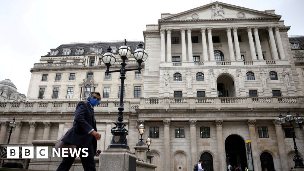 Bank of England not yet requiring return to office