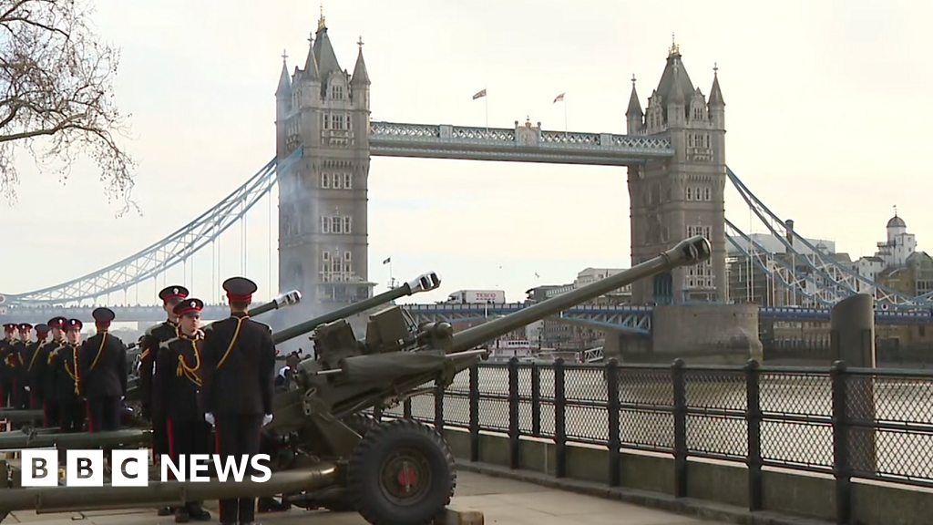 Platinum Jubilee: Gun salutes mark 70 years on the throne for the Queen