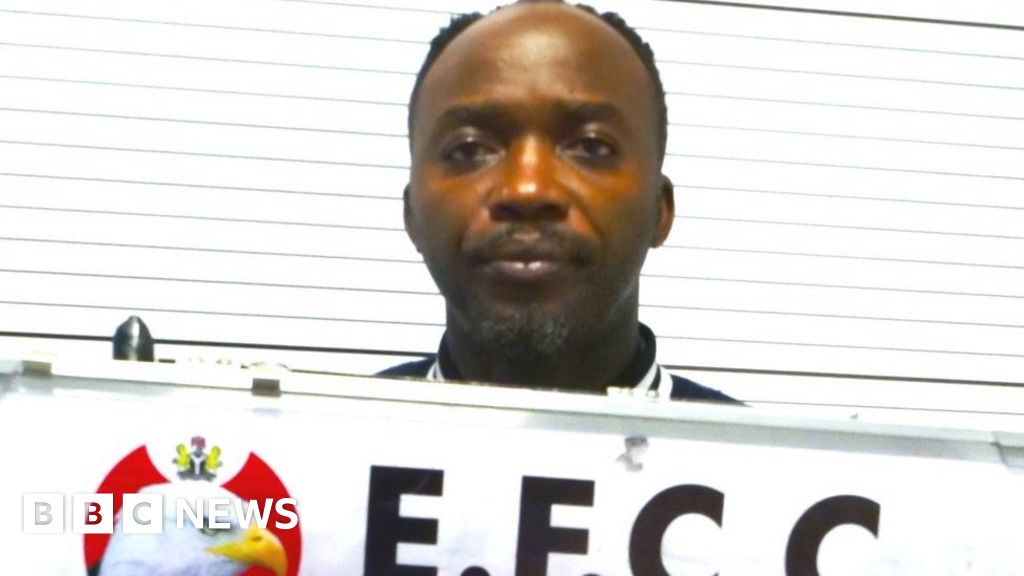 Theo O Ebonyi: Нигерийски пастор, арестуван по обвинение в измама на последователи с $1 милион