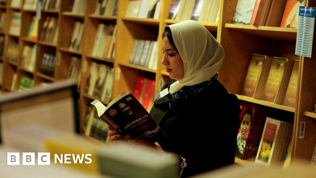 Egyptians offered loans to buy books as inflation soars