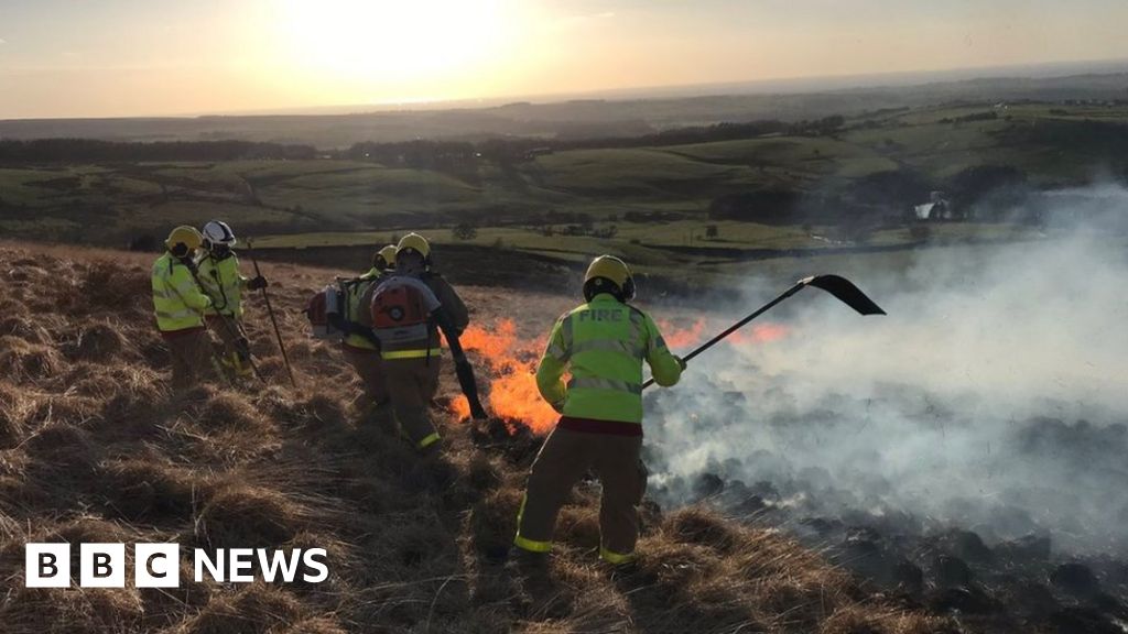 Darwen wildfire Moorland blaze 'started deliberately' BBC News