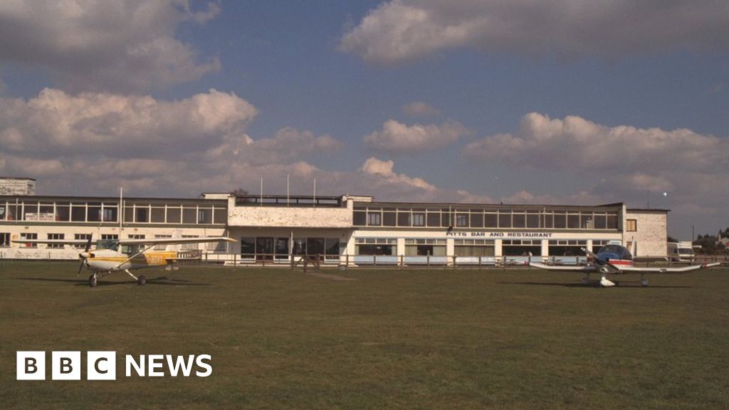 Ipswich Airport remembered 20 years after closure - BBC News