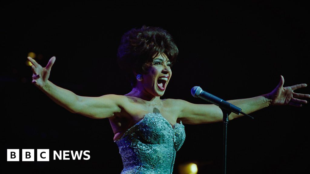 Dame Shirley Bassey From Tiger Bay To Companion Of Honour