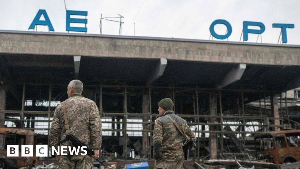 Ukraine war: Chornobaivka airbase, symbol of Russian defeat