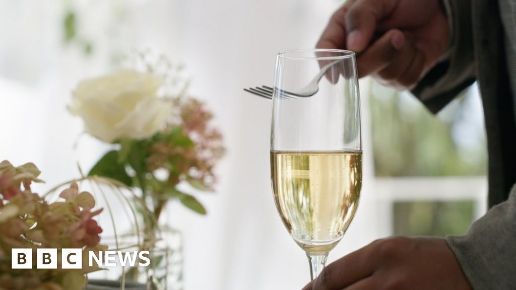 Energy bills: Denbigh venue cancels winter weddings due to costs