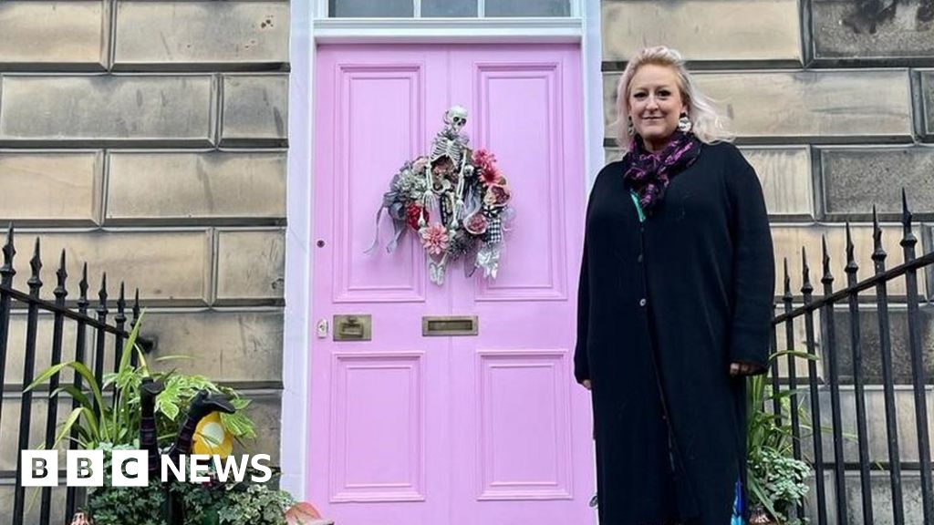 edinburgh-historic-house-owner-ordered-to-repaint-pink-door