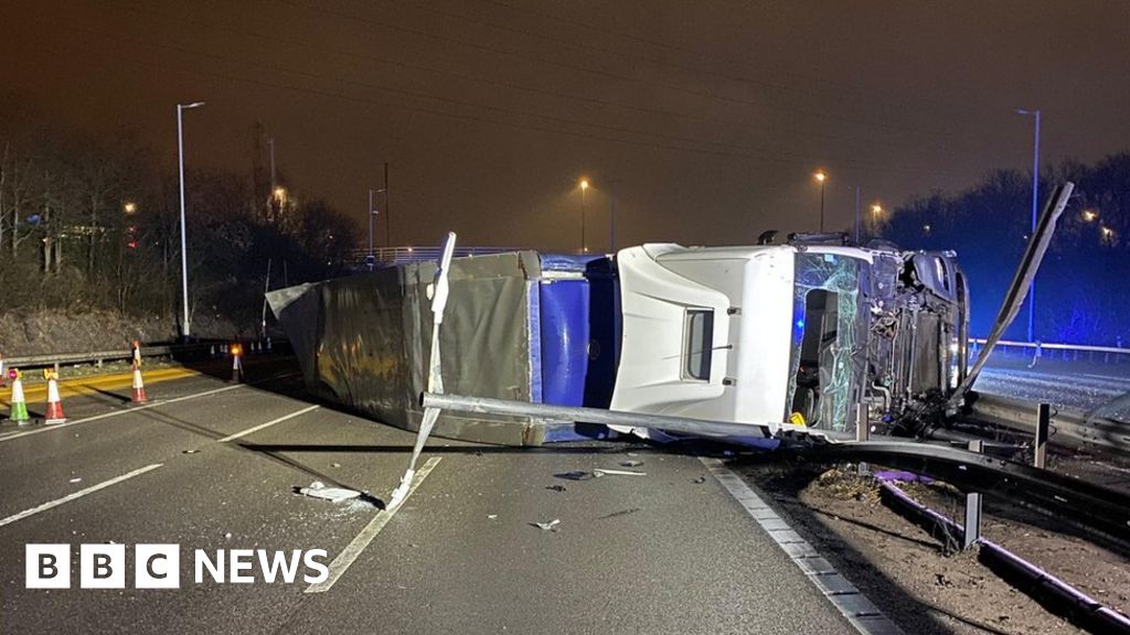 M6 closes at Walsall after lorry crashes through central barrier