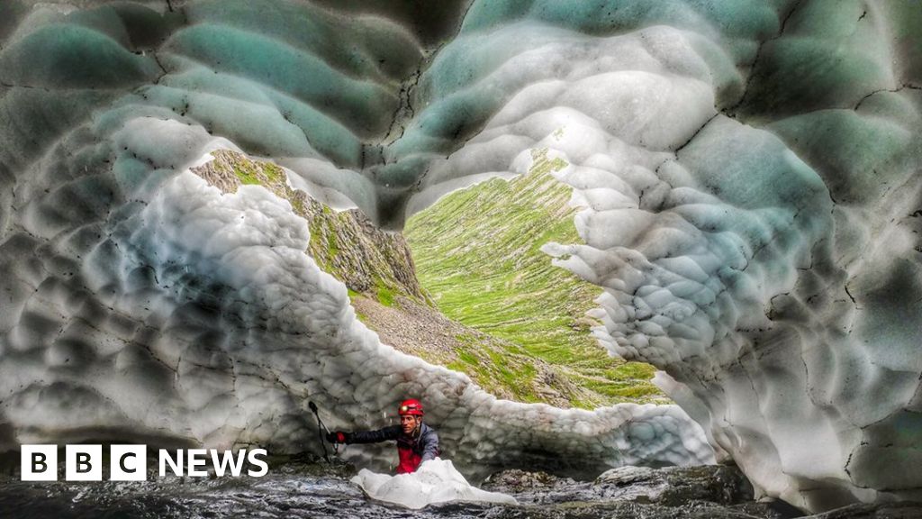 Stunning 'snow tunnels' caught on camera BBC News