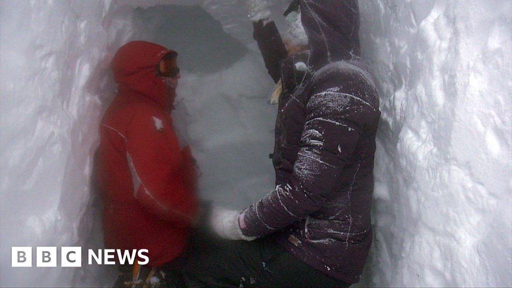 Blizzard Survival Skills Building A Snow Hole