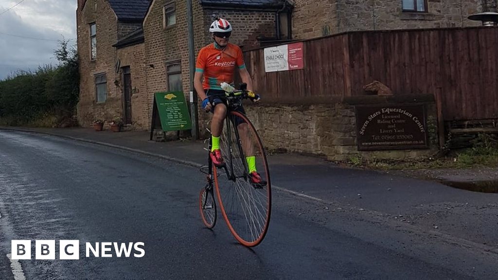 Cyclist Richard Thoday breaks penny farthing record