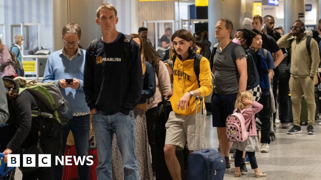 Heathrow Security Staff Call Off Strikes - BBC News