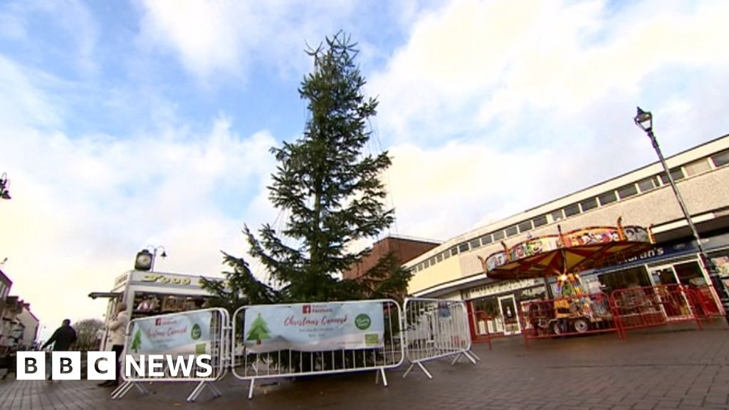 Christmas tree arrives in Cannock after businesses rally