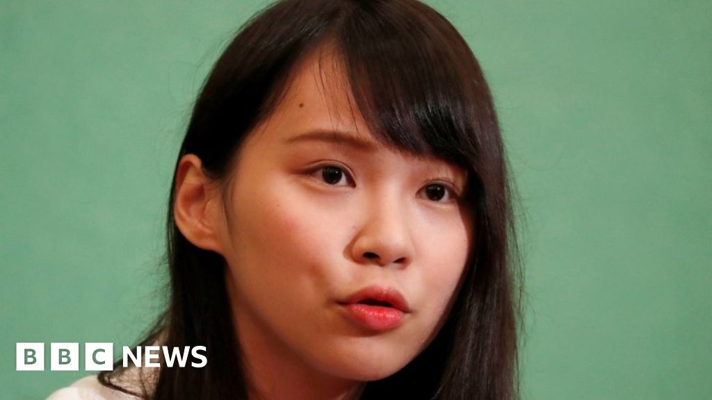 Hong Kong: Protest leader Agnes Chow jumps bail