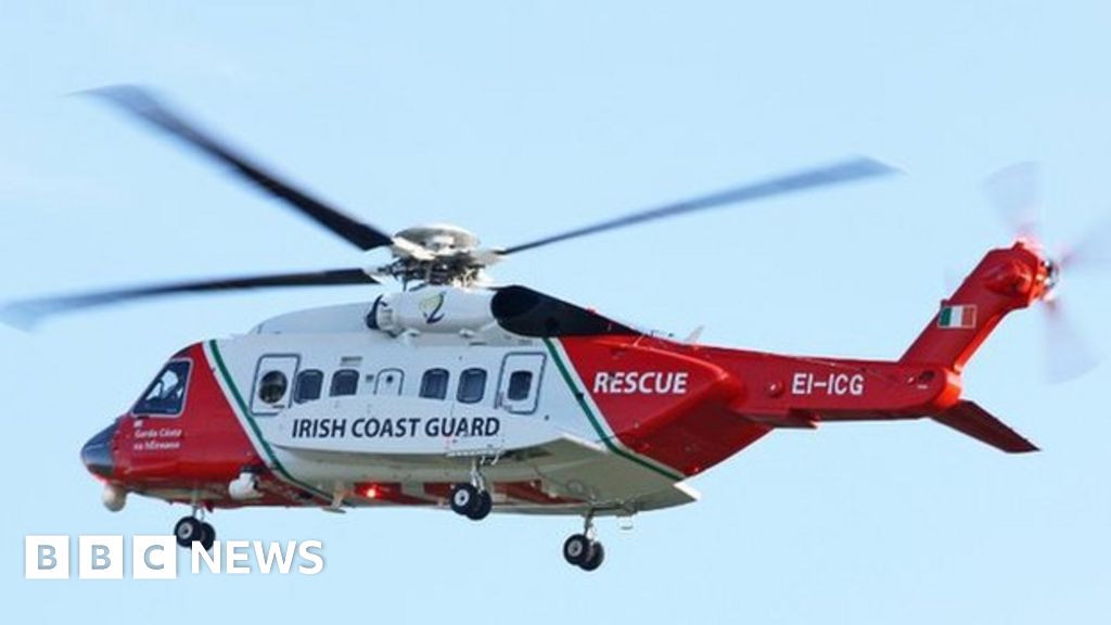 County Kerry: Search resumes for missing man - BBC News