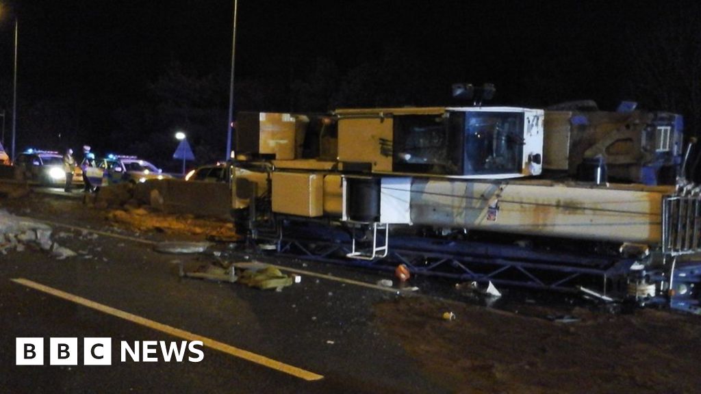 M25 closed as crane overturns on both carriageways
