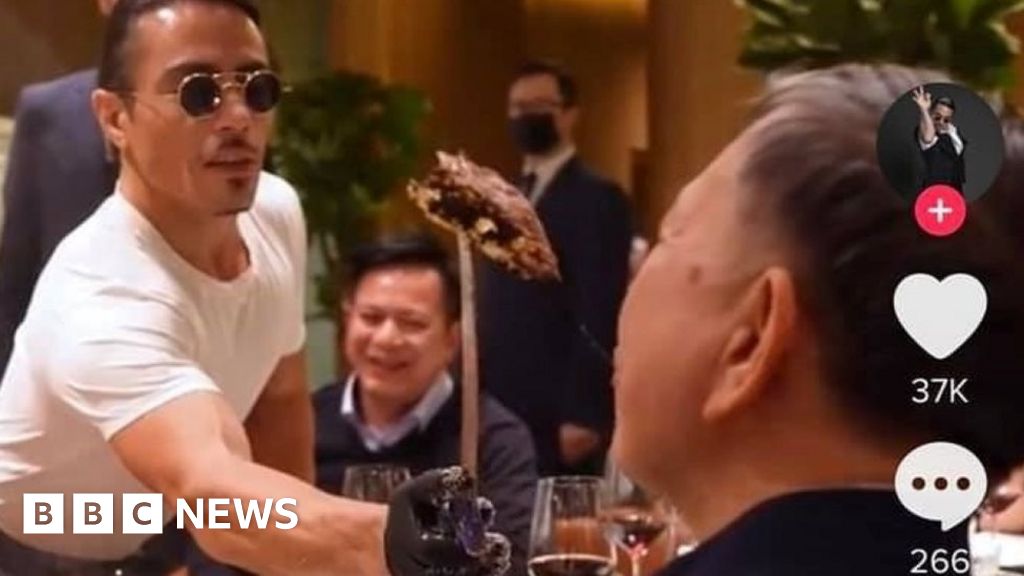 Vietnamese minister criticised over 'Salt Bae' gold-plated steak dinner