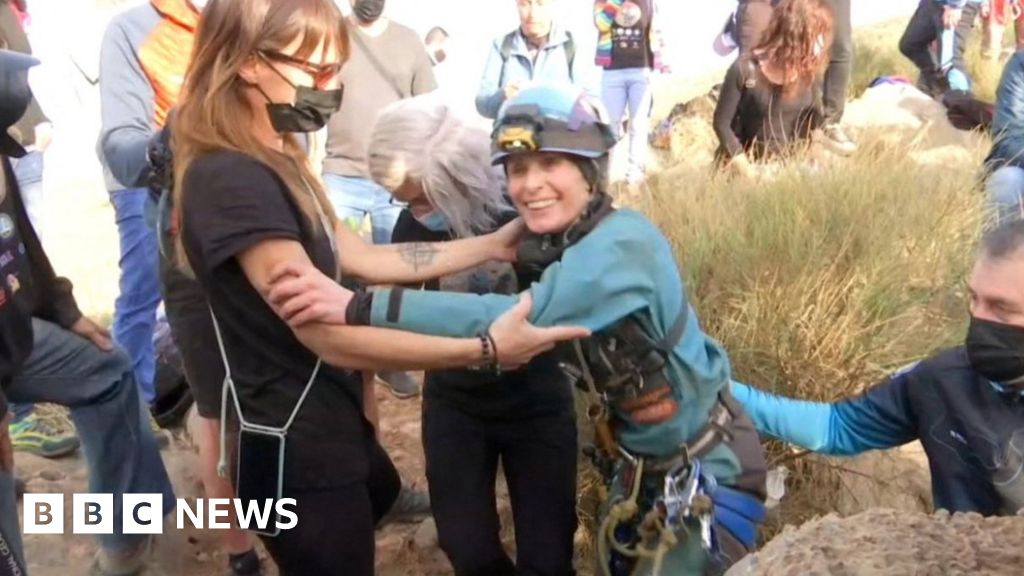 Beatriz Flamini: Athlete emerges after 500 days living in cave