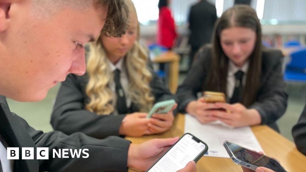 Scottish exam pass rate drops from pandemic high