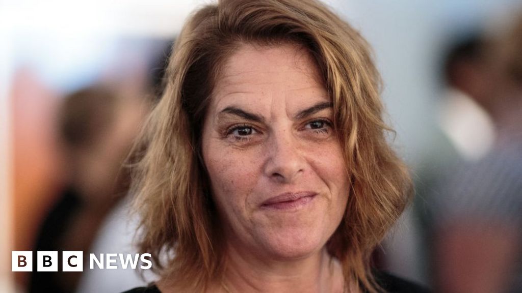 Tracey Emin requests No 10 take down her neon artwork