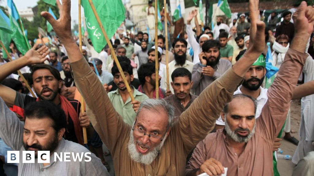 Pakistan vows to fight 'illegal' Kashmir decision