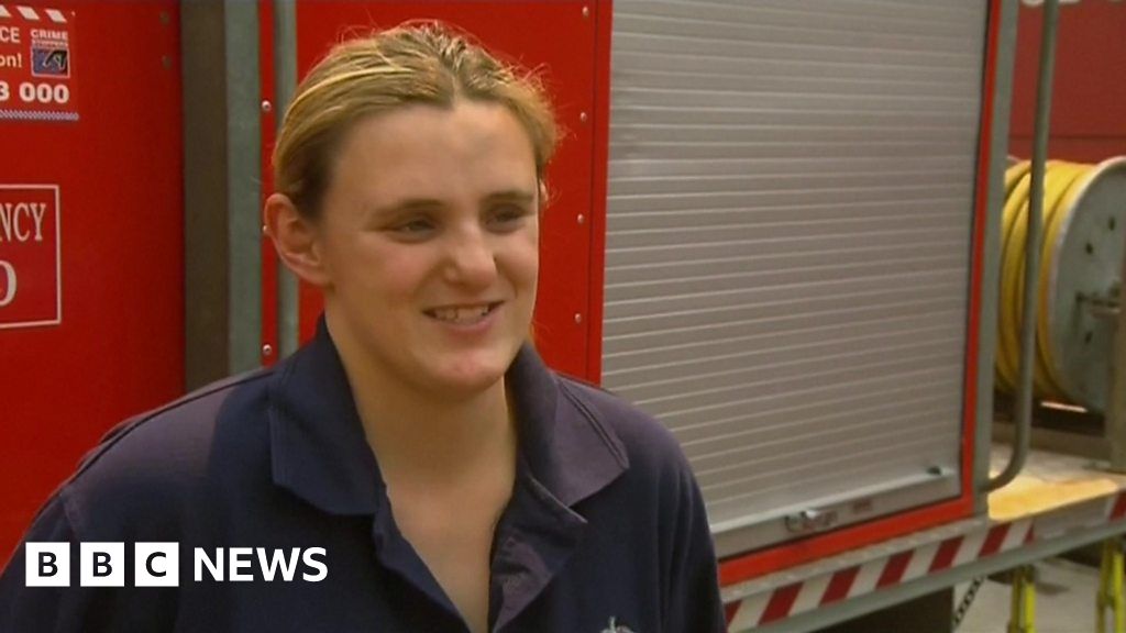 Australia bushfires: Pregnant firefighter says she'll continue to do her job