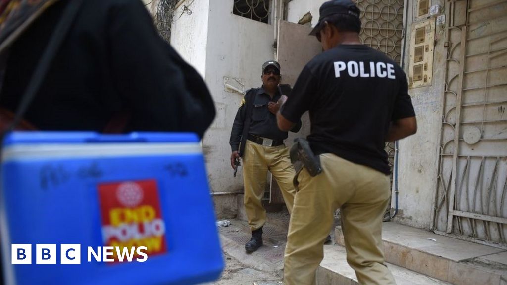 Polio vaccine in Pakistan: Two policemen guarding vaccinators shot dead
