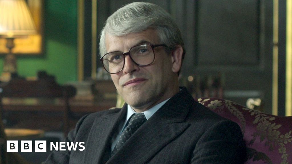The Crown: Netflix defends show after Sir John Major criticism - BBC News