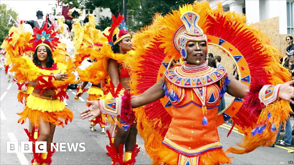 Notting Hill Carnival: Barriers to 'stop terrorism' - BBC News