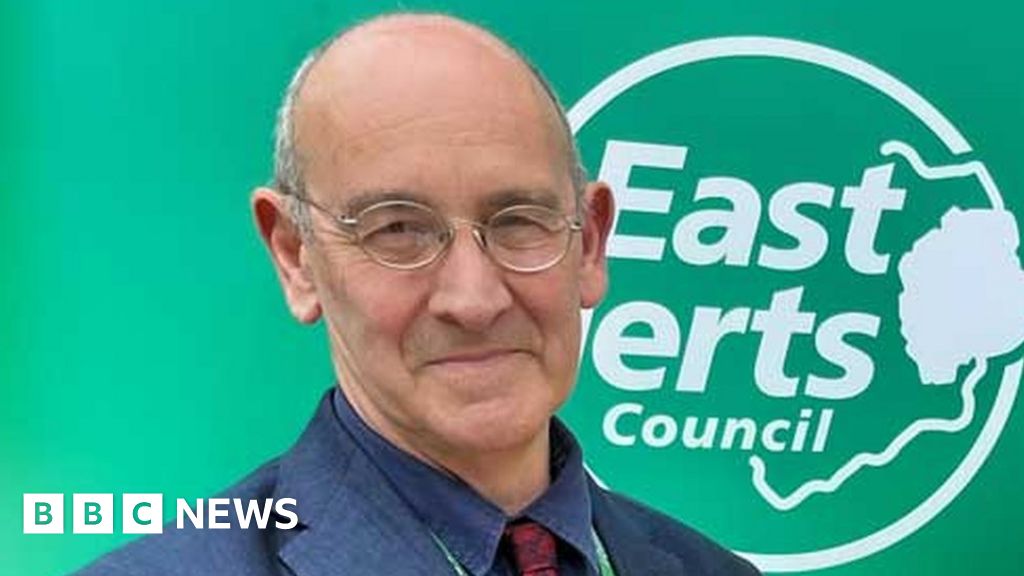 East Hertfordshire Council elects Green Party's Ben Crystall as leader 