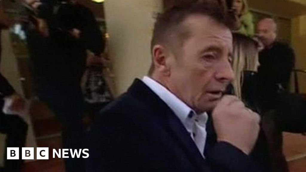 AC/DC drummer Rudd sentenced for drug possession - BBC News