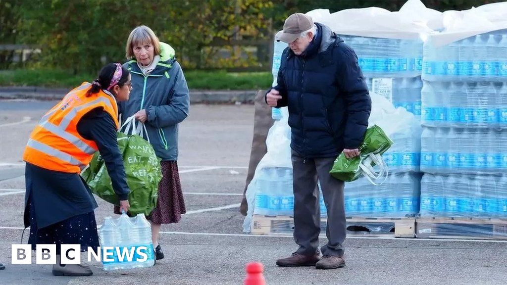 Jeremy Hunt urges Thames Water to 'get a grip' on outage payouts