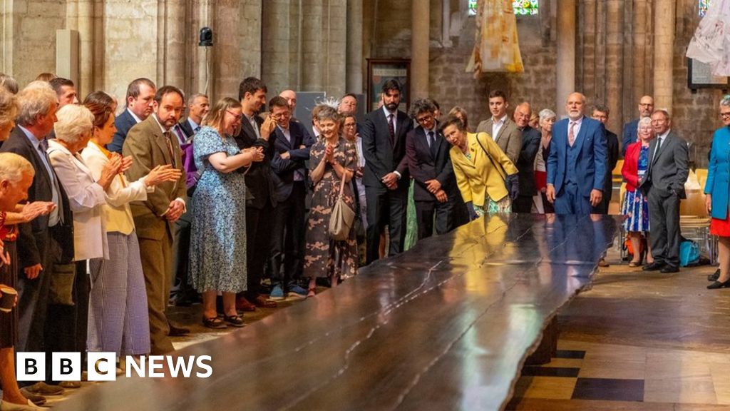 Rochester Cathedral: Table made from ancient tree goes on display