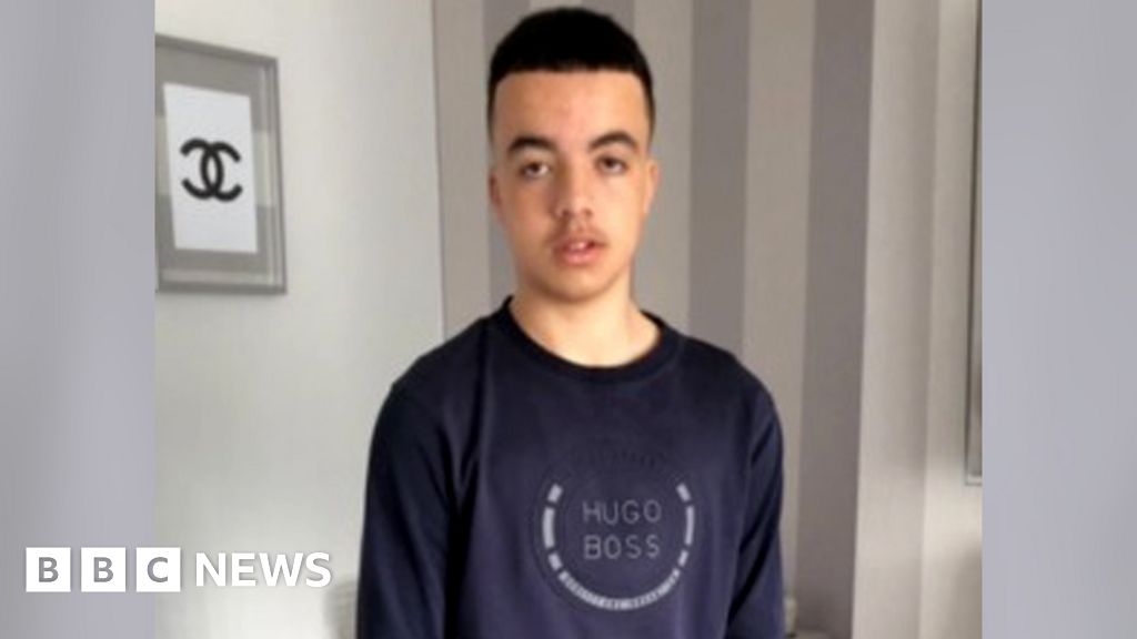 Khayri Mclean: Teens in court over Huddersfield school stabbing