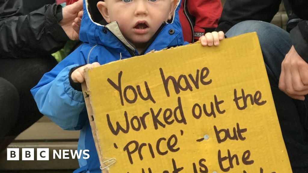 Children's centres protest at County Hall
