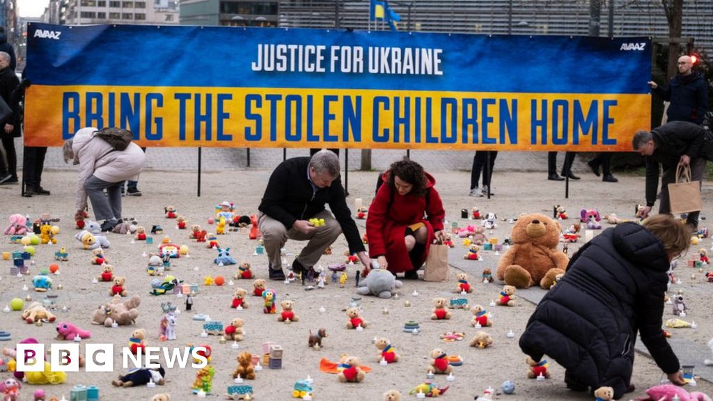Войната между Украйна и Русия: Указът за гражданството на Путин нарушава правата на децата, твърди Украйна