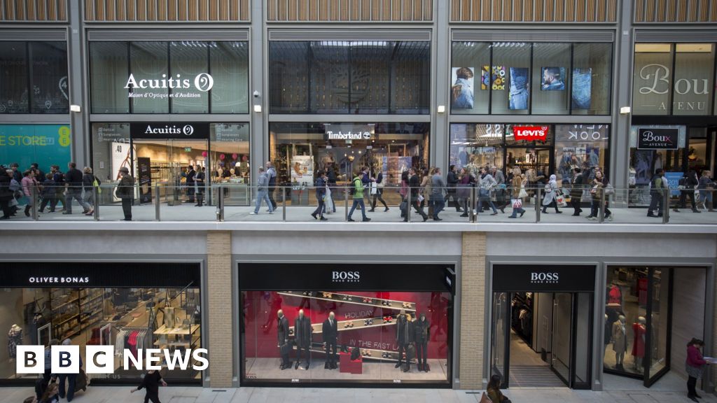 Shop closures hit UK's smaller retail centres hardest