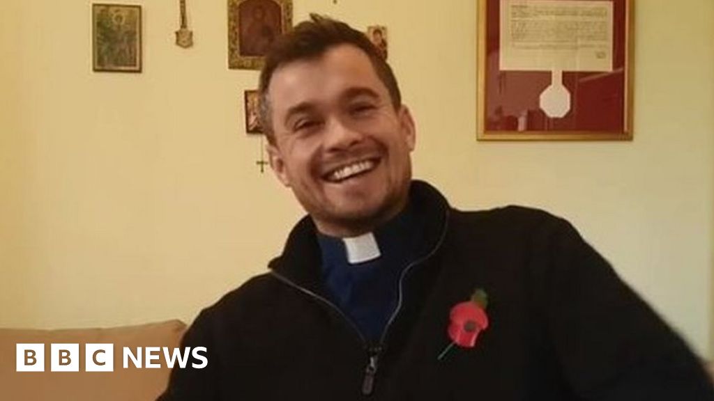 'Hot Priest' London vicar's 60second sermons an Instagram hit