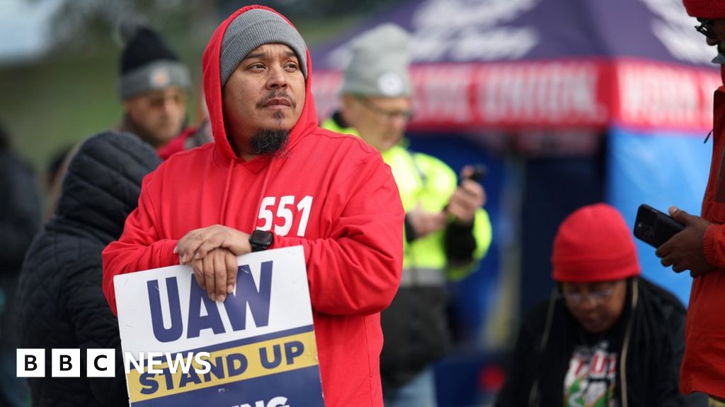 Съюзът на Обединените автомобилни работници UAW разшири текущата си стачка