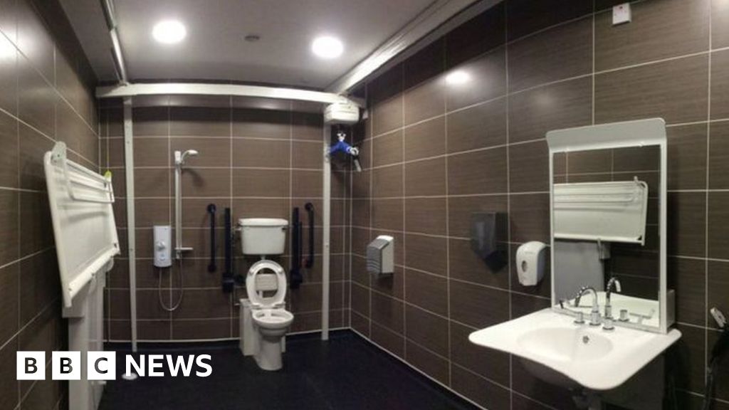 Lack of disabled toilet provision 'unacceptable'