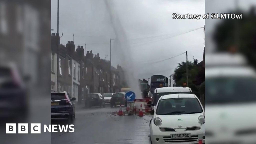 Water main burst in Woodseats, Sheffield sends fountain 30ft (9m) into