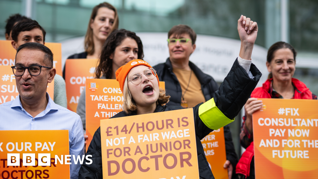 NI junior doctors vote for strike action over pay
