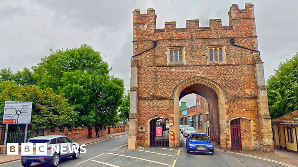 King's Lynn could see medieval gatehouse traffic rerouted BBC News