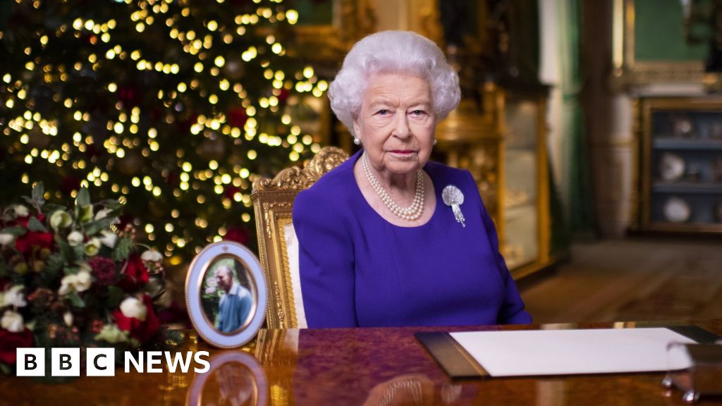 Queen's Christmas speech: 'You are not alone' - BBC News