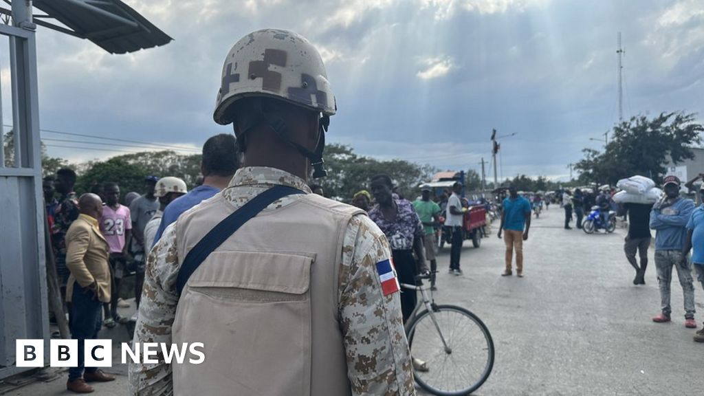 Страх и хаос очакват хаитянските мигранти, принудени да се върнат през границата
