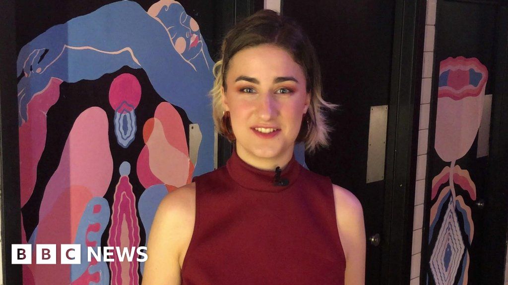 Vulva art: Private parts in London's public spaces - BBC News