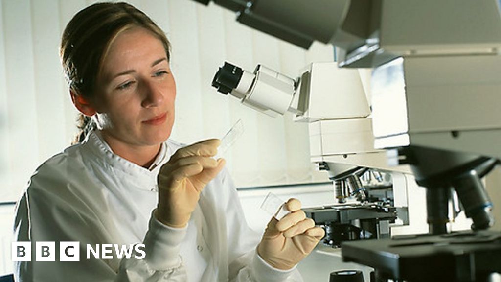 NHS cancer testing service 'at breaking point' - BBC News