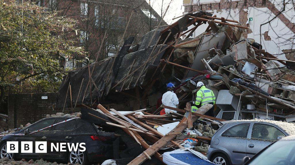 Andover house explosion Scene of blast BBC News