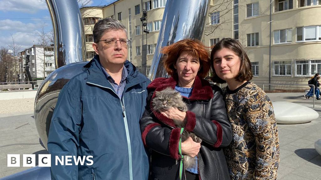 Mariupol: Driving into the ‘apocalypse’ to save mum and dad